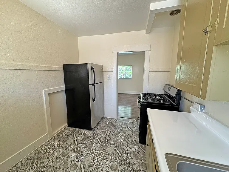 575 Walnut Ave #7 — Photo 9