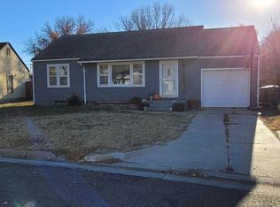 1425 Willow Rd, Newton, KS 67114