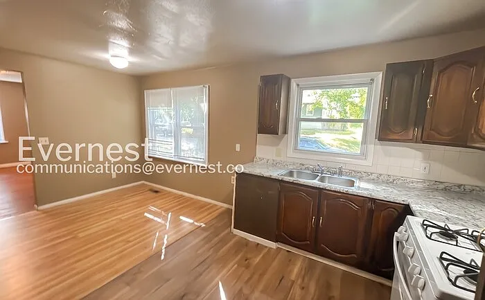 2 bed, 1.0 bath, 792 sqft, $1,125 — Photo 4