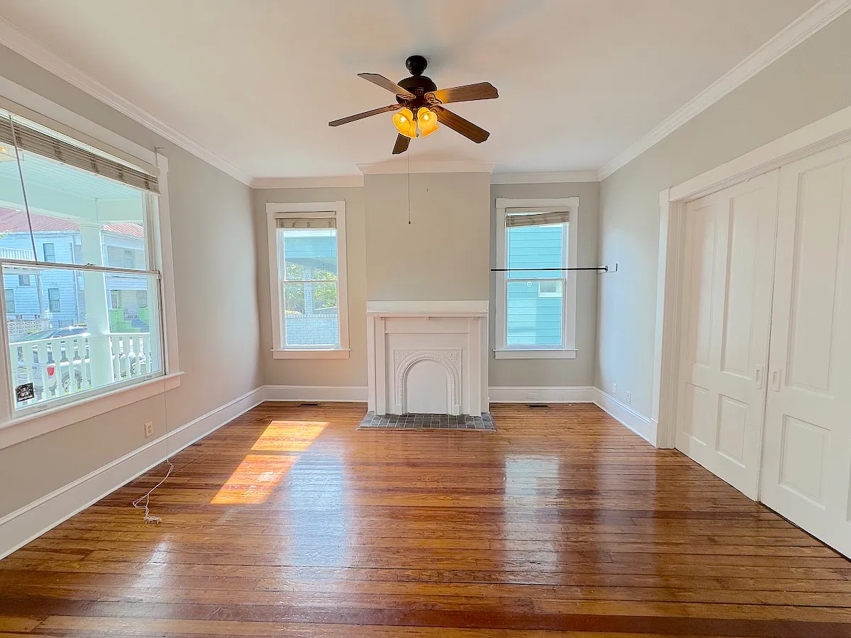 313 W 33rd St — Photo 3