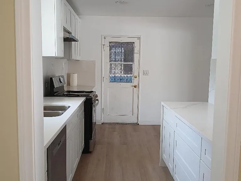 13328 S Wilkie Ave — Photo 3