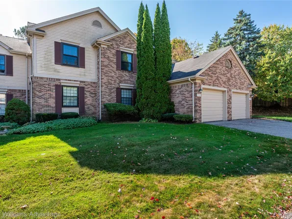 37132 Brentwood Cir, Farmington, MI 48331