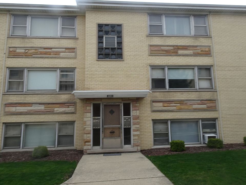 2nd image of 8203 W Belmont Ave #1S