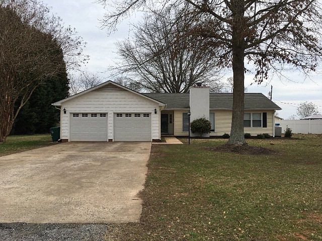 1st image of 117 Green Park Dr