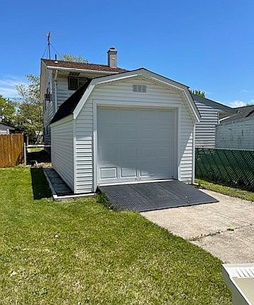 4th image of 1313 E 345th St