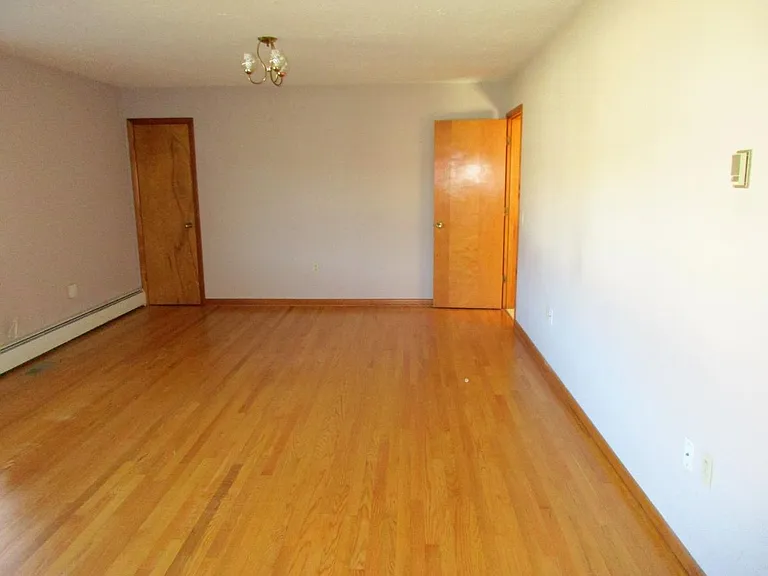 1220 Stafford Dr — Photo 5