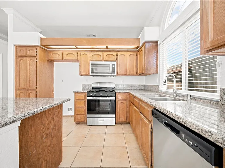 8408 Silver Run Way — Photo 11