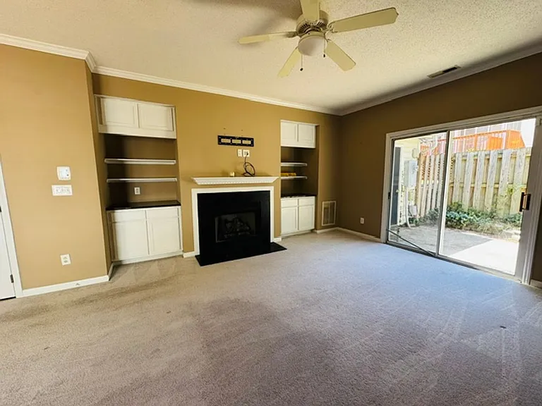 2027 Turtle Point Dr — Photo 8