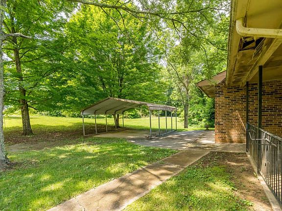 3rd image of 1443 Bryant Ln