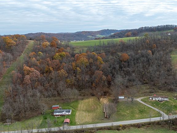 3rd image of 452 Sugar Run Rd