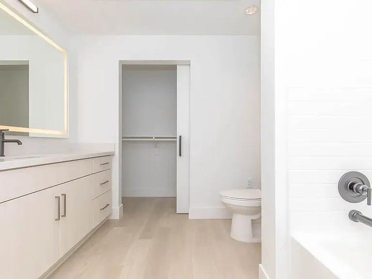 Begonia Place Luxury Apartments — Photo 114