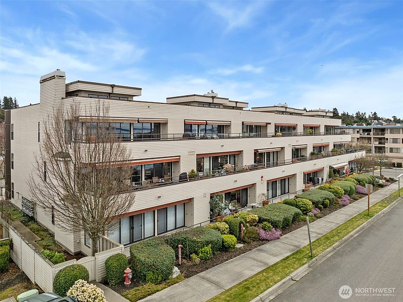 4th image of 620 S 227th Street #103