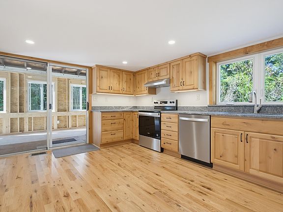 5th image of 36 Winnicut Road