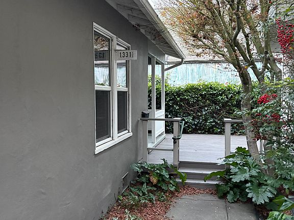 2nd image of 1331 1/2 Carmel St