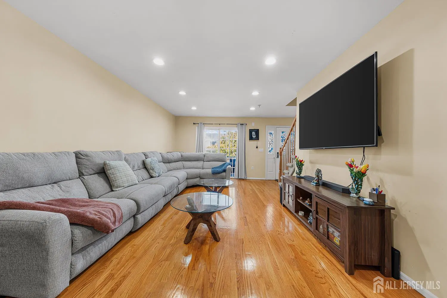 2 bed, 2.5 bath, 1566 sqft, $2,800 — Photo 4