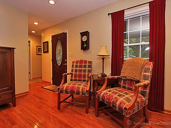 3rd image of 3241 Chateau Dr