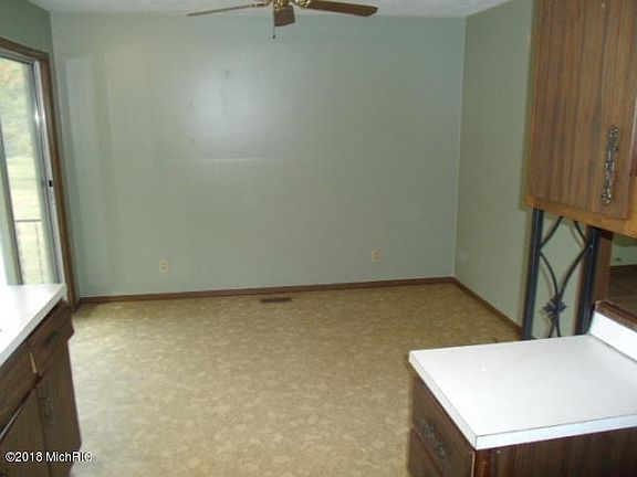 5th image of 50112 Circle Dr