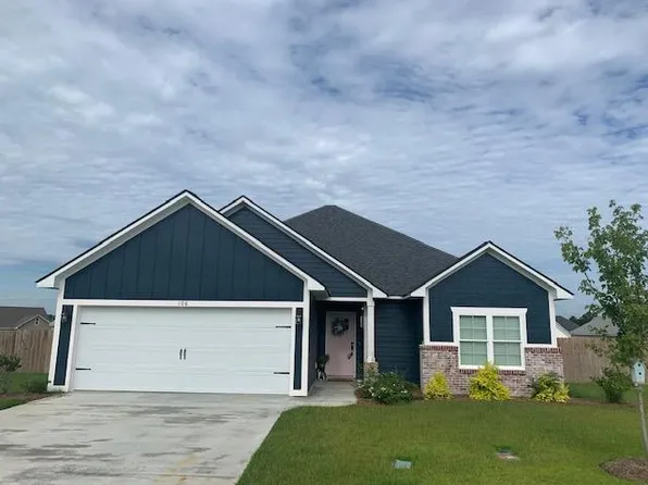 106 Rolling Wood Dr, Tifton, GA 31793