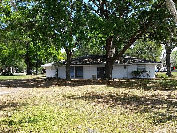 3rd image of 3207 Lake Padgett Dr