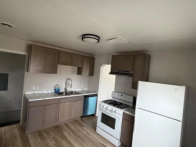 3887 Moore St — Photo 9
