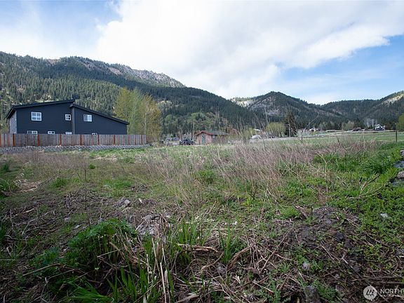 5th image of 618 Ski Hill Drive