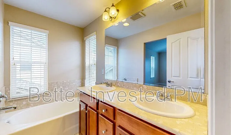 1969 Northfield Dr — Photo 5