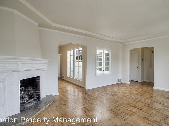 5th image of 871 Cayuga Ave