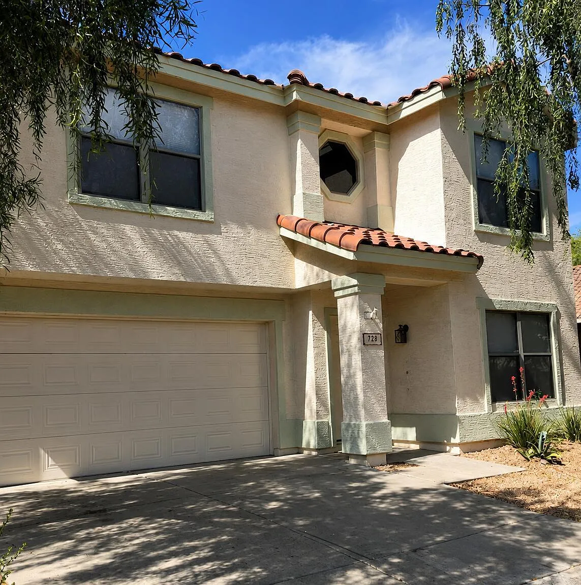4 bed, 2.5 bath, 2367 sqft, $2,800 — Photo 1