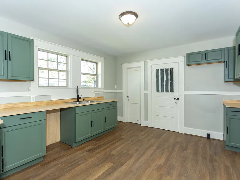 2715 Avenue H — Photo 18