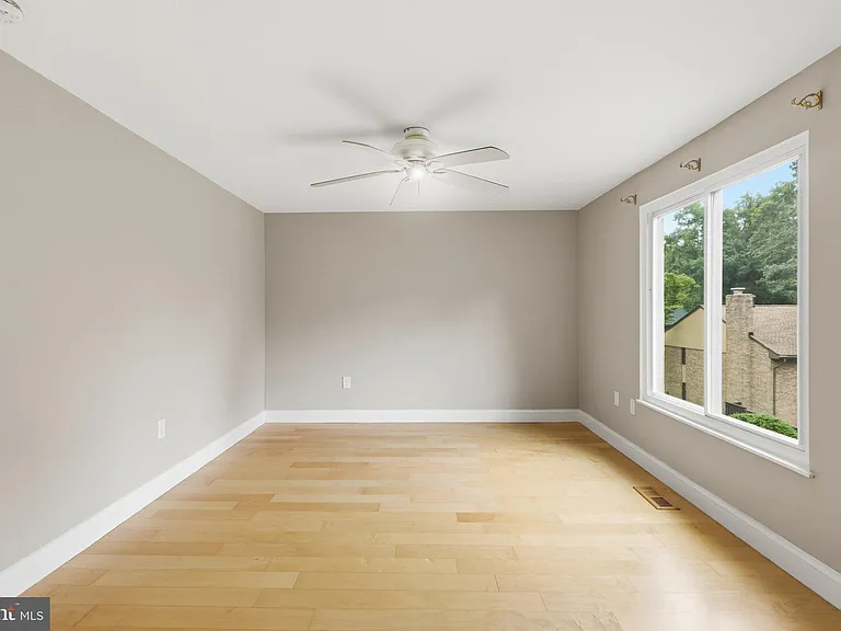 11092 Saffold Way — Photo 15