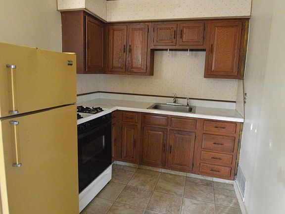 4th image of 634 S Merton St