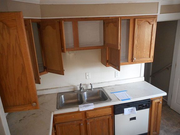 3rd image of 1128 E Ewing Ave