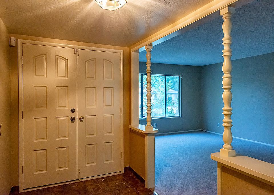 1st image of 2820 W Acacia Ave