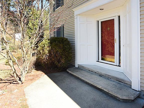 2nd image of 12 Squire Cir