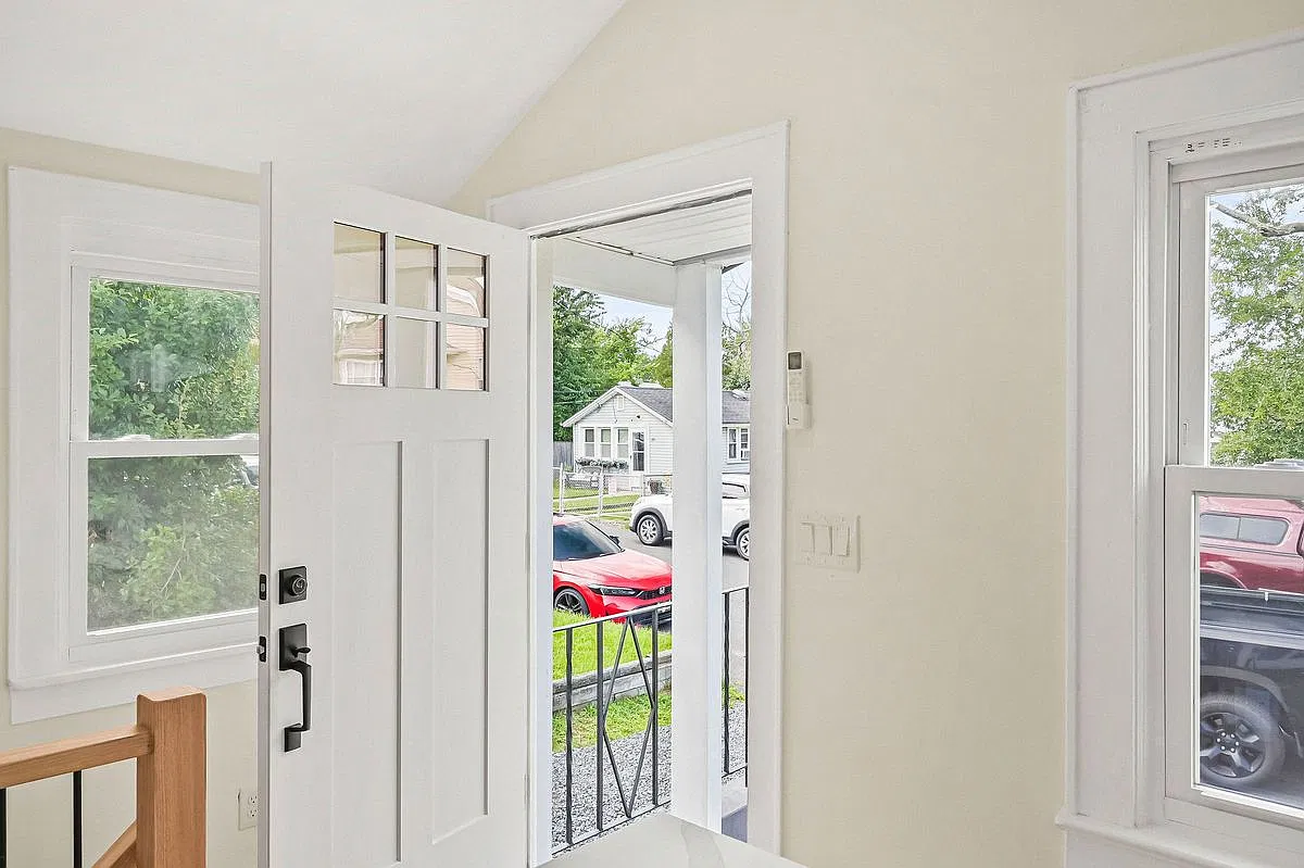 3 bed, 3.0 bath, 1200 sqft, $3,400 — Photo 4