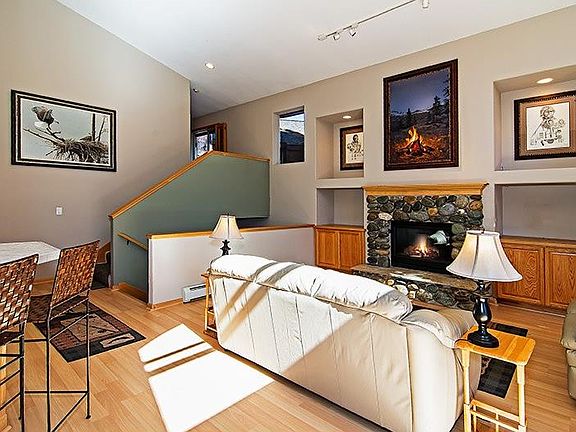 5th image of 843 Tanager St