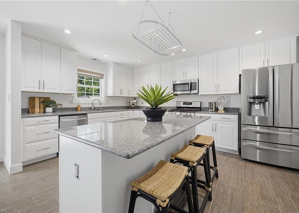 1st image of 4976 Blackfoot Cres