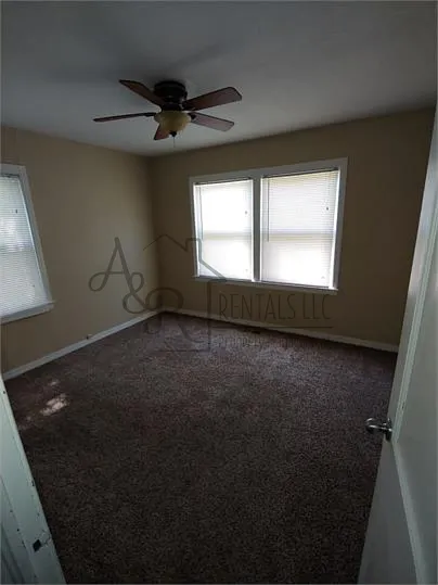 305 E Hudson St — Photo 2