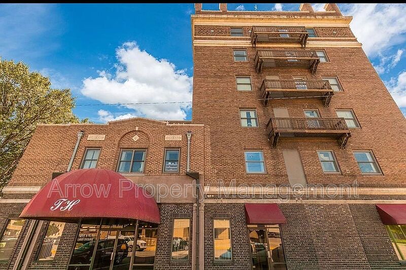1st image of 208 E 5th St Suite 6D