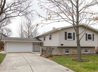 637 Maywood Ln, Lisle, IL 60532