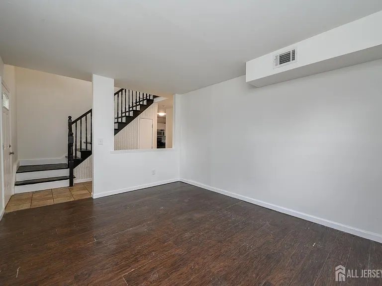 438 Belgrade St — Photo 7