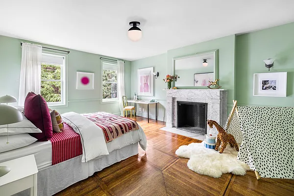 Sold by Compass | media 22