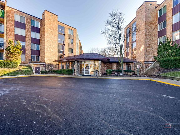 3rd image of 1103 S Hunt Club Dr APT 223