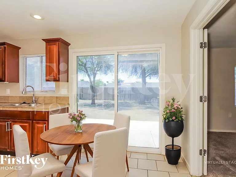 2907 E Michelle Dr — Photo 7