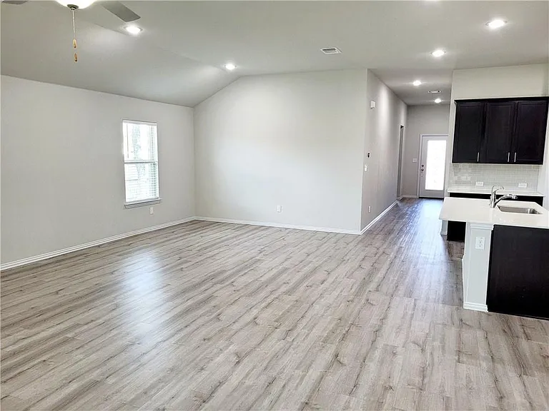 300 Bright Star Ln — Photo 4