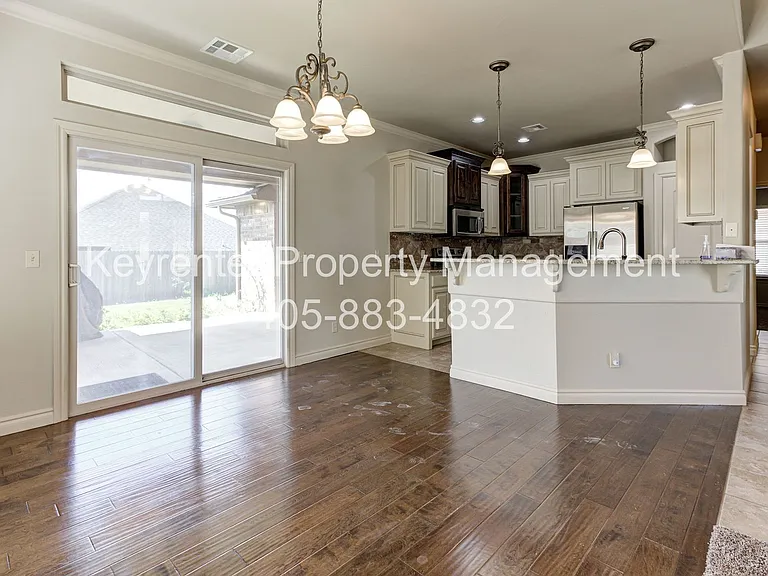 9016 NW 75th St — Photo 10