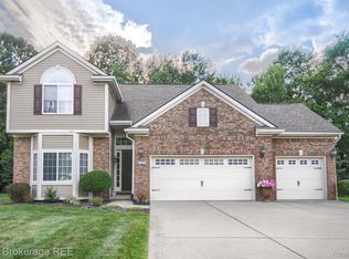 4034 Grand Oaks Trl, Burton, MI 48519