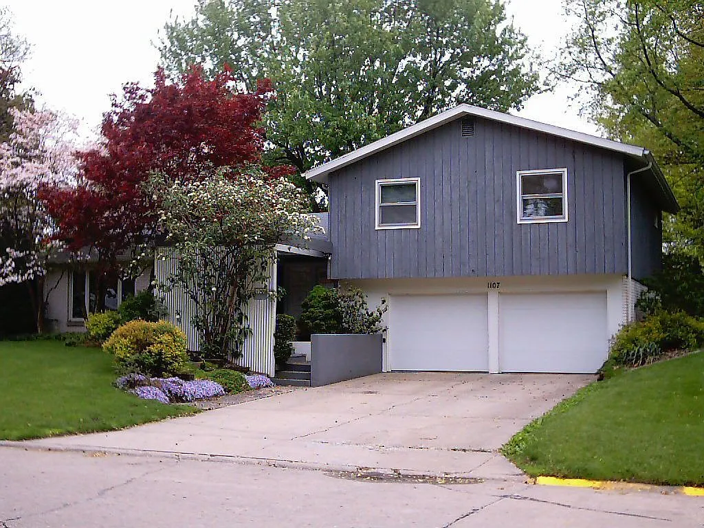 1107 Eliot Dr photo 1