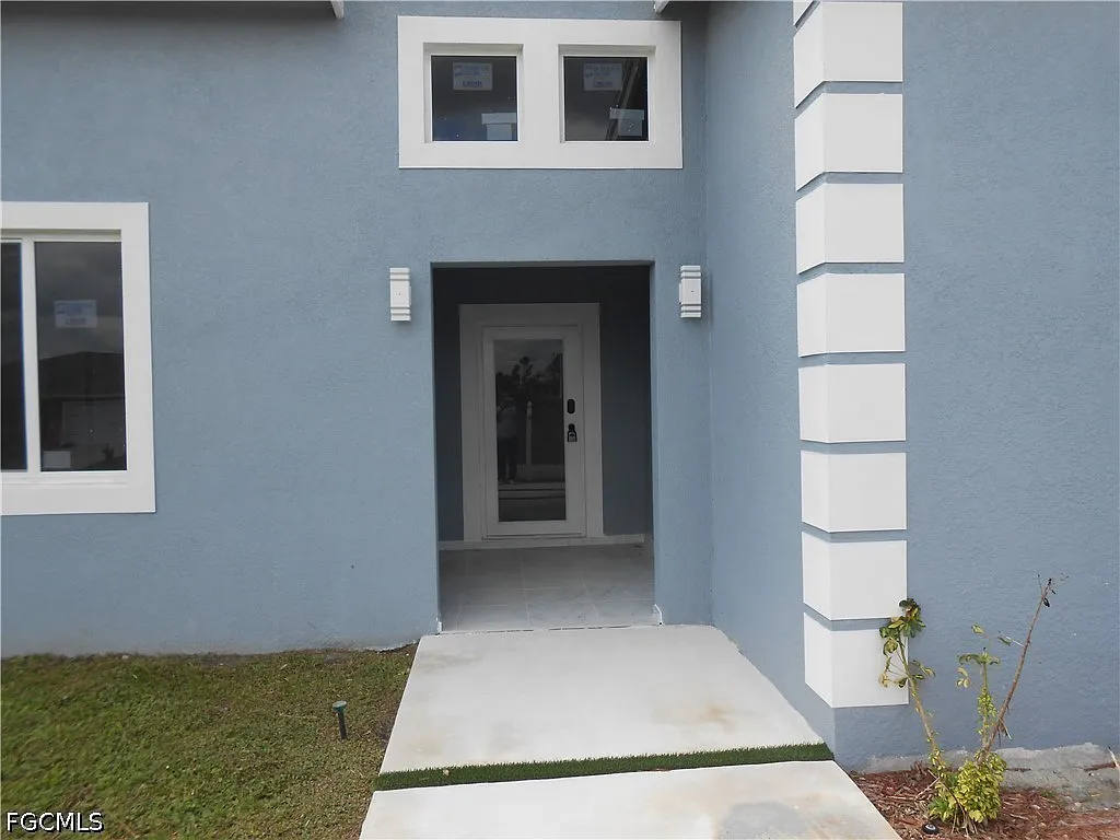 4 bed, 2.5 bath, 2113 sqft, $2,300 — Photo 3