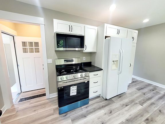 Eat in kitchen from breezeway